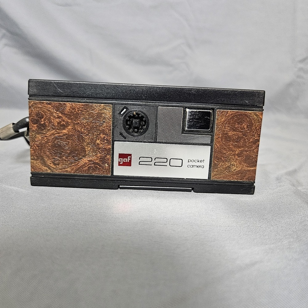 Vintage GAF 220 Pocket Camera • 1970s Instant Load 110 Film • Woodgrain Design •